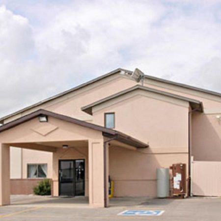 במוטל Super 8 By Wyndham Osceola Ia מראה חיצוני תמונה