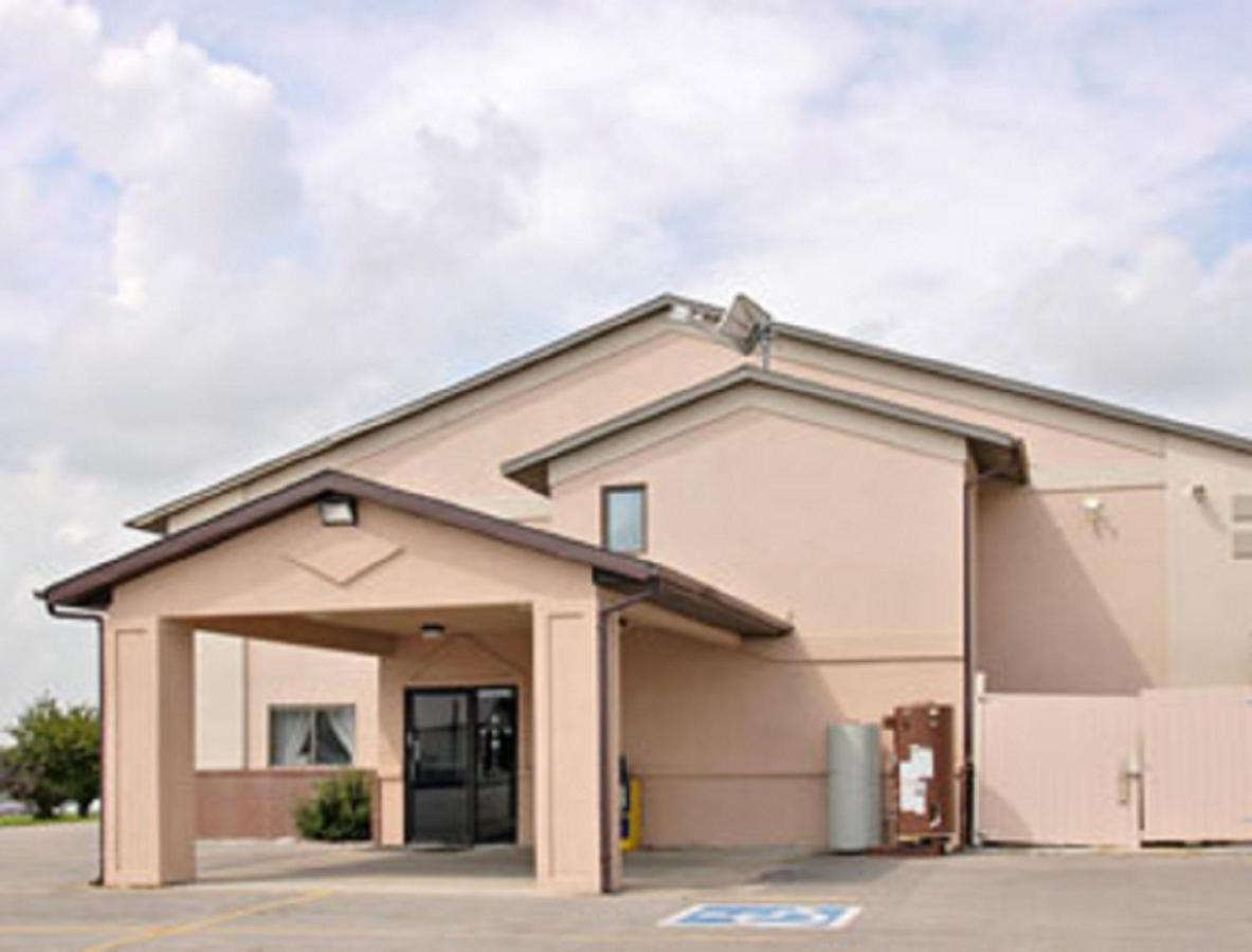 במוטל Super 8 By Wyndham Osceola Ia מראה חיצוני תמונה